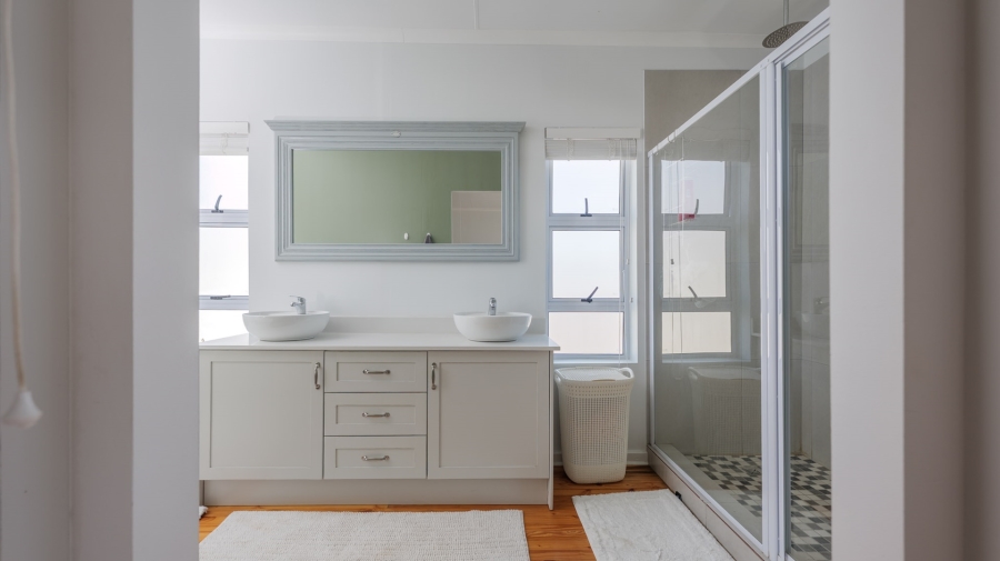 4 Bedroom Property for Sale in Struisbaai Western Cape